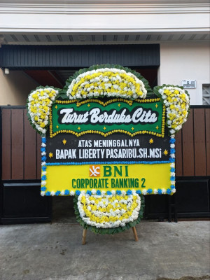 Papan Bunga Duka di Santiong