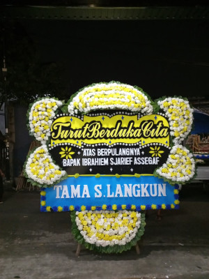 Papan Bunga Duka di Santiong