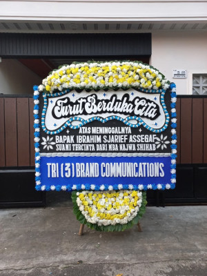 Papan Bunga Duka di Santiong